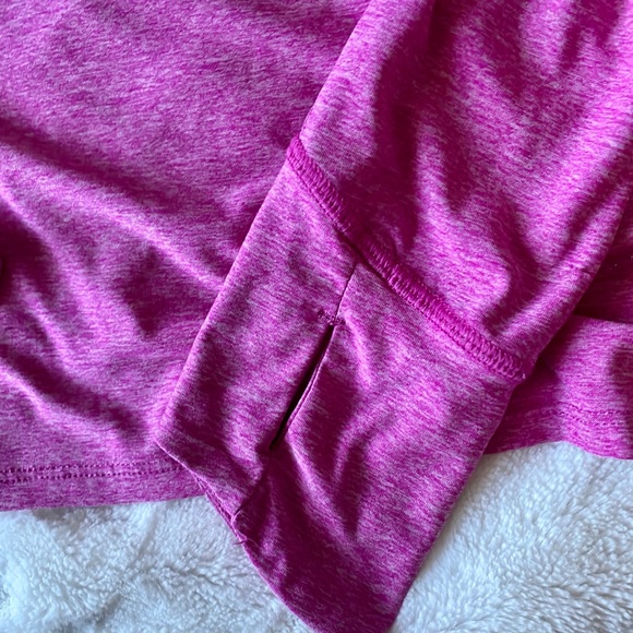 *SOLD*Reebok Long sleeve with hoodie - Picture 3 of 7